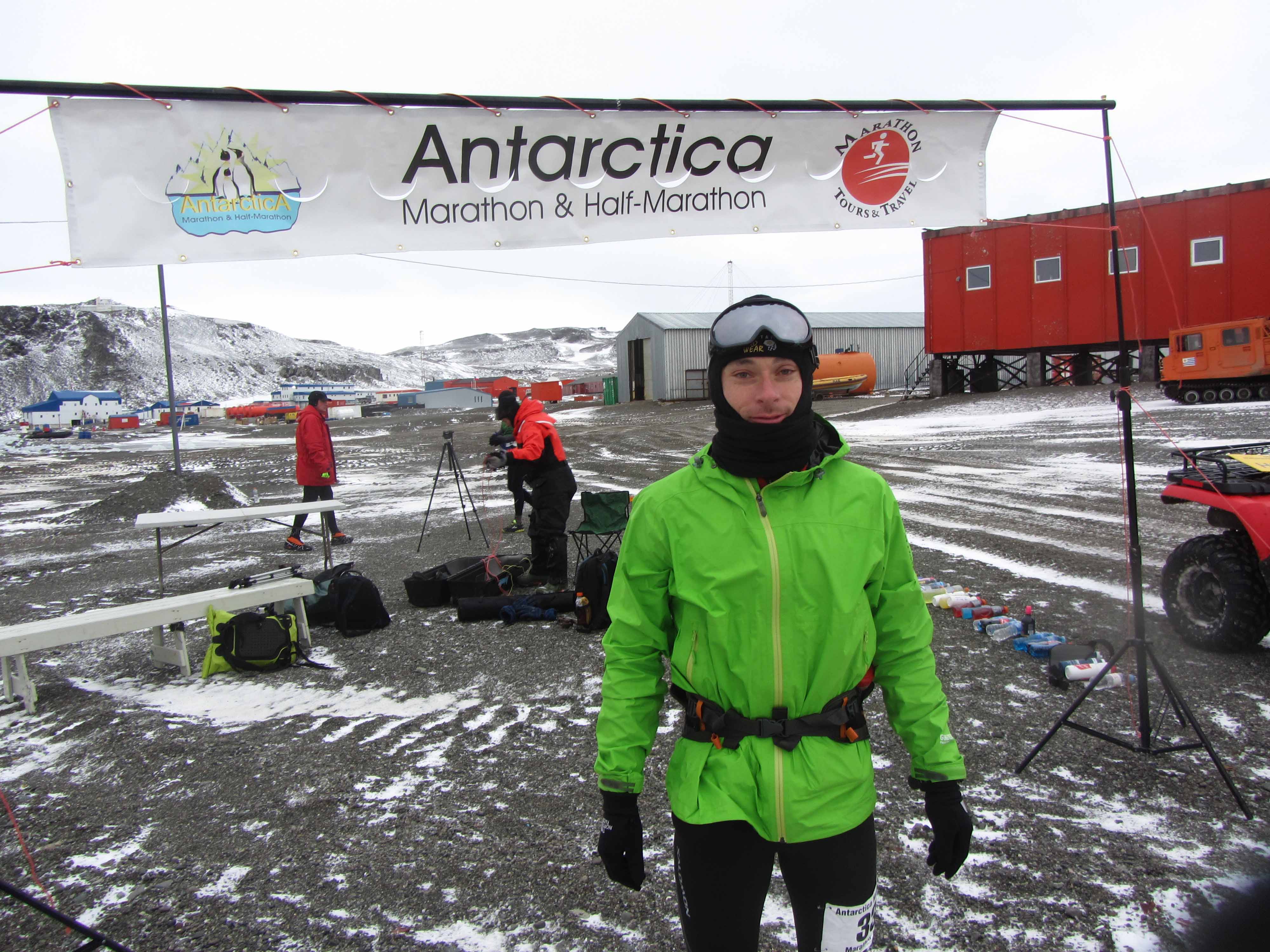 Fernando González antes de inicar el Antarctica Marathon